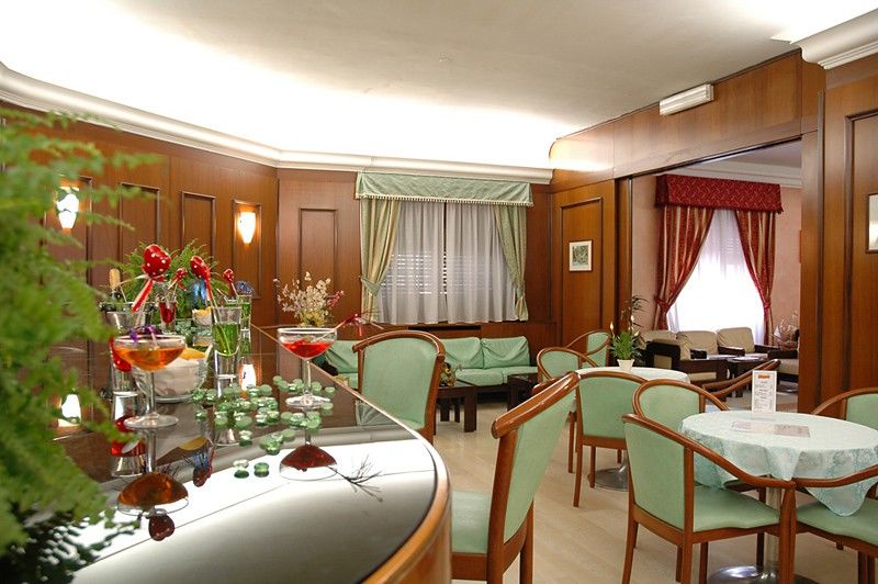 Hotel Caravel Roma Esterno foto